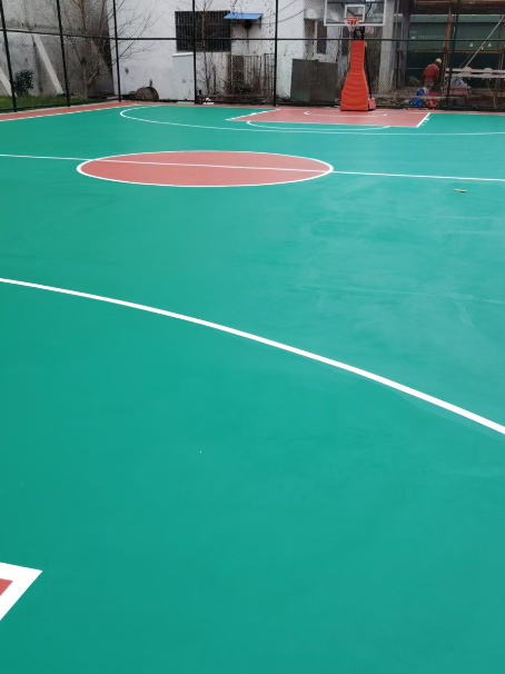 大荔 球场长期使用易出现地面开裂